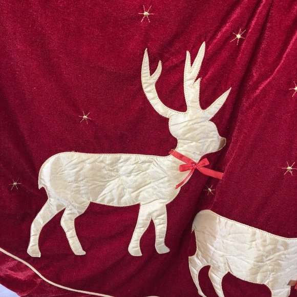 St. Nicks Choice Red Velvet tree skirt w/ 3 Gold quilted reindeer Lined back 53" - Picture 3 of 6